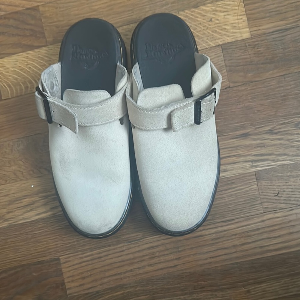 Dr. Martens Cream Flats